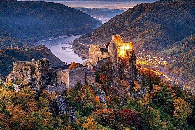 3 Castles & Wine Private Tour in Wachau Valley (incl. Melk Abbey) - Dürnstein: Cobbled Streets, Apricots, and Richard the Lionheart
