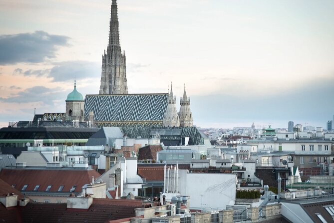 A box for a romantic walk in the city center of Vienna - Who this is best for (and who might want a different style)