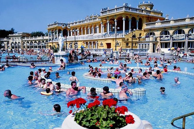 Budapest private day trip from Vienna - Free Time in Pest: Váci Street, Lunch Choices, and Food Stops