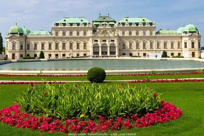 Christmas at Belvedere: 3hr Private Tour of Upper Palace & Market - The Christmas Market at Belvedere Museum: guided start, free finish