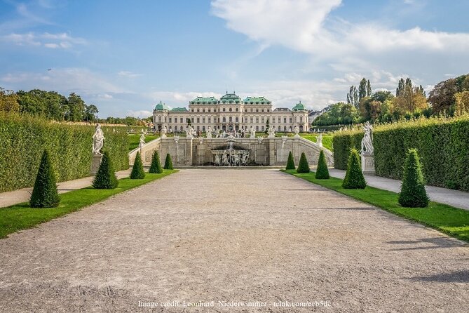 Christmas at Belvedere: 3hr Private Tour of Upper Palace & Market - Who should book this tour (and who might not)