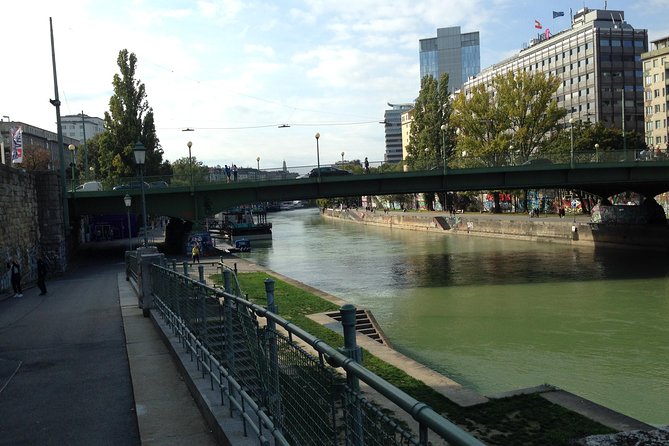 eBike Vienna 90min guided tour - use ebike for the whole day - Group size and pacing: small-group perks, realistic expectations