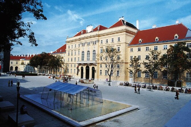 Fun & mobile scavenger hunt through Vienna - Stop 2: The Hofburg—turning a big complex into solvable moments