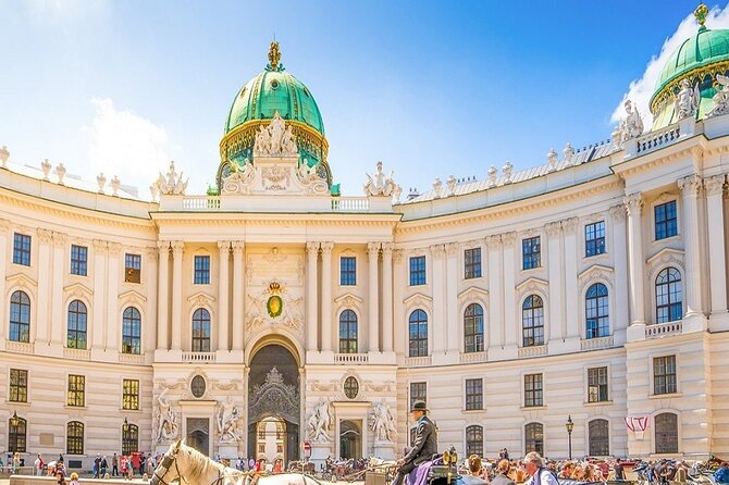 Fun & mobile scavenger hunt through Vienna - Stop 4: Wiener Staatsoper—score points near a major stage