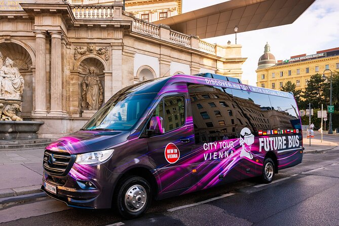 Future Bus Tours - Vienna's highlights bus tour with virtual reality - Rathaus and the Ringstraße sweep: the city hall scene to the big boulevard