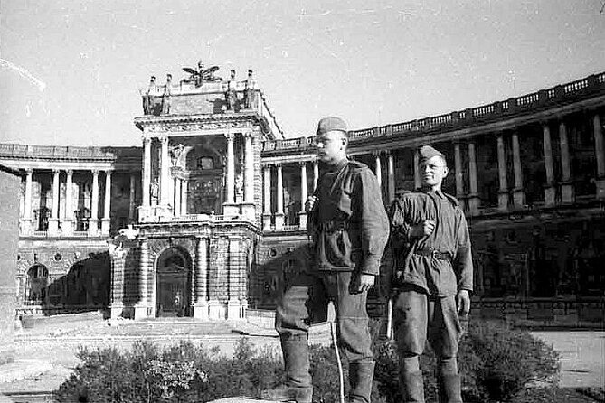 Historical Hitler Walking Tour of Vienna - Practical Side: 2.5 Hours, Max 25 People, and Staying Comfortable