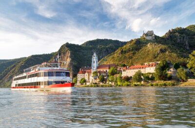 Krems: Wachau Valley River Cruise with 3-Course Meal - Boarding in Krems and picking your best seat on the ship