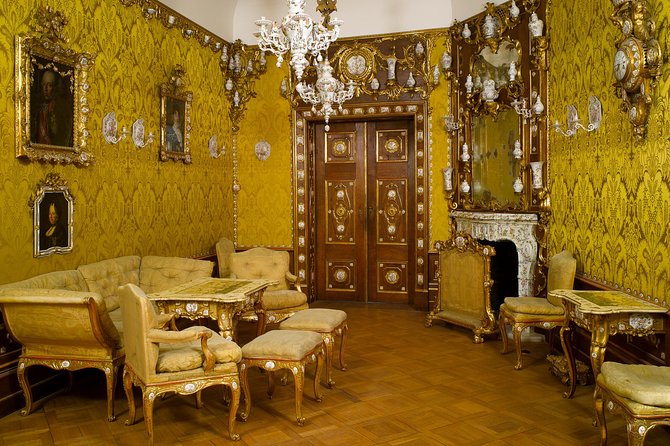 MAK - Museum of Applied Arts, Vienna, Ticket - On-Site Comfort: Cloakroom, Wi‑Fi, and the Digital Guide