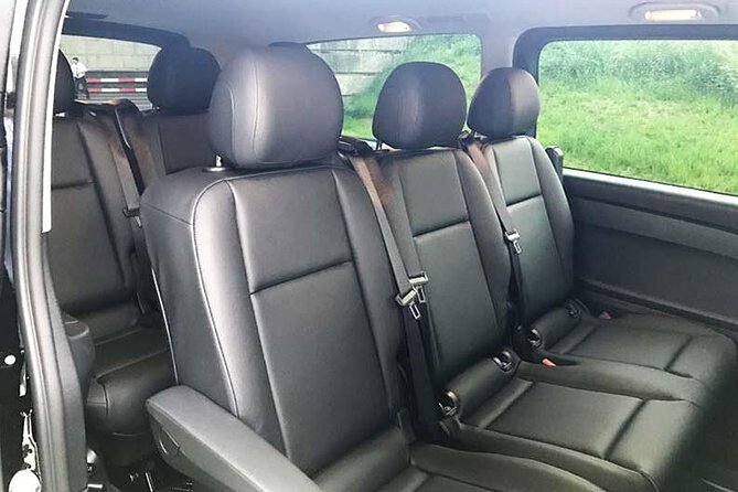 Private airport transfer in Vienna for up to 8 people in minibus - Why a Private Vienna Minibus Transfer Makes Arrival Easy