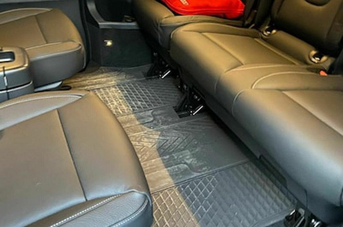 Private airport transfer in Vienna for up to 8 people in minibus - Support From a Driver: Tips, English, and Handling Real-Life Delays