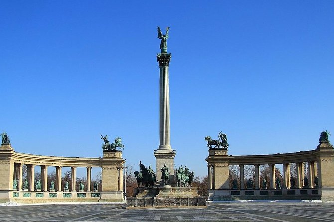 Private Budapest Day Trip from Vienna - Széchenyi Lánchíd and Chain Bridge views: the classic Danube moment