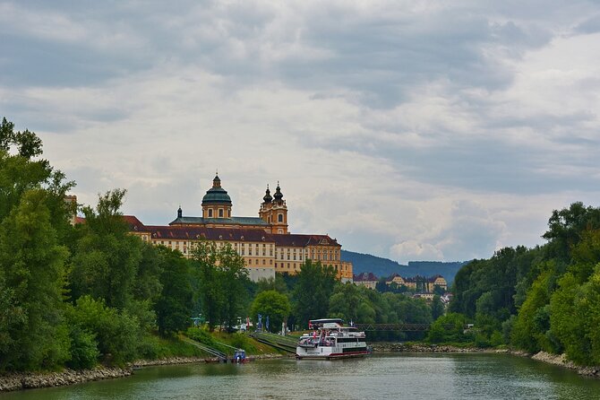 Private Full Day Trip to Hallstatt ,Salzburg and Melk from Vienna - Wolfgangsee and St. Wolfgang: calmer scenery with real character