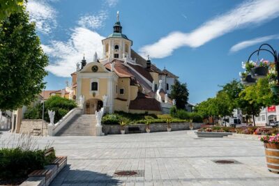Private Guided Full Day Tour to charming Burgenland region with Wine tasting - Vienna pickup to countryside rhythm: private comfort and timing