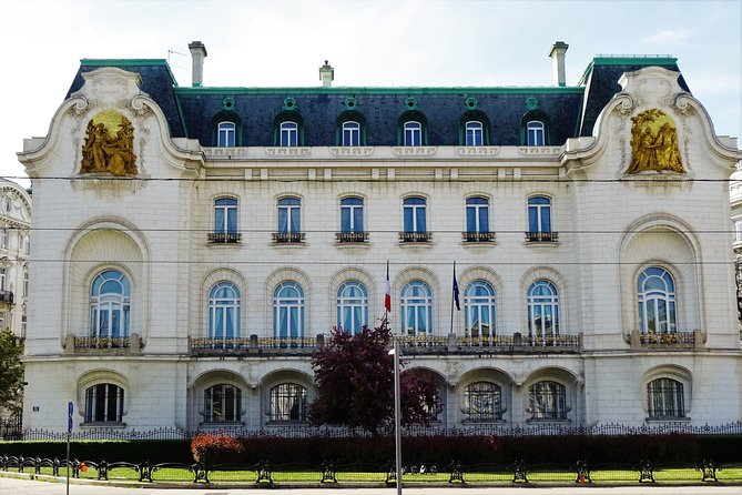 Private Klimt & Vienna Art Walk — From Baroque to Secession - A Baroque church seen from afar, then Otto Wagner’s Art Nouveau at Karlsplatz