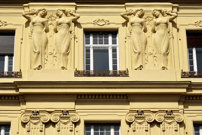 Private Klimt & Vienna Art Walk — From Baroque to Secession - Lower Belvedere: three garden levels and the Versailles idea in miniature