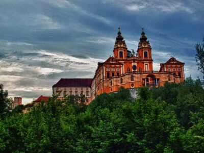 Private Melk Hallstatt, Salzburg tour from Vienna - Melk Abbey and St. Coloman’s Tomb: The Hilltop Start That Sets the Tone