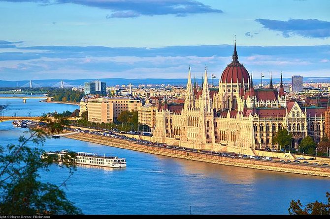 Private tour of Budapest with transfer from Vienna, Local Guide - Vienna to Budapest by car: how the 12-hour schedule really plays