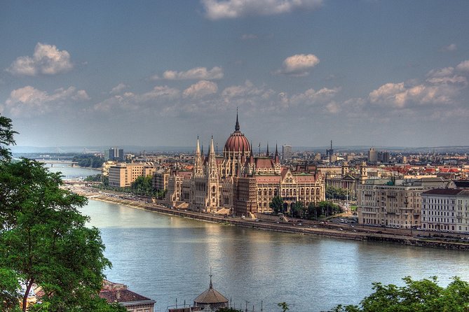 Private tour of Budapest with transfer from Vienna, Local Guide - Price and vehicle comfort: what you’re paying for (and what to check)