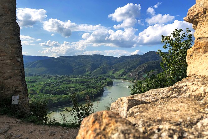 Private Tour Vienna to Salzburg via Wachau & Lake District - Dürnstein: the Robin Hood era legend in a one-hour stroll