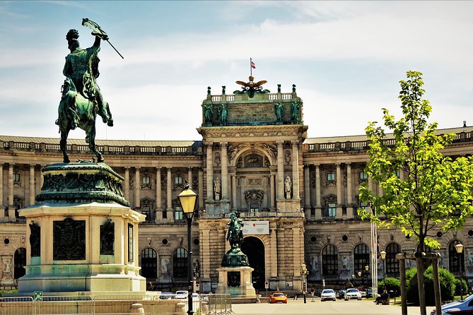 Private Vienna Driving Tour — Half Day Highlights & Photo Stops - Heldenplatz and the Hofburg balcony that links to 1938