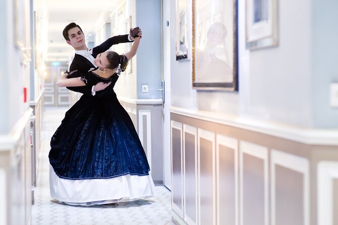 Private Waltz Workshop for Friends & Families (4-14 guests) - Your private Waltz hall: why the room changes everything