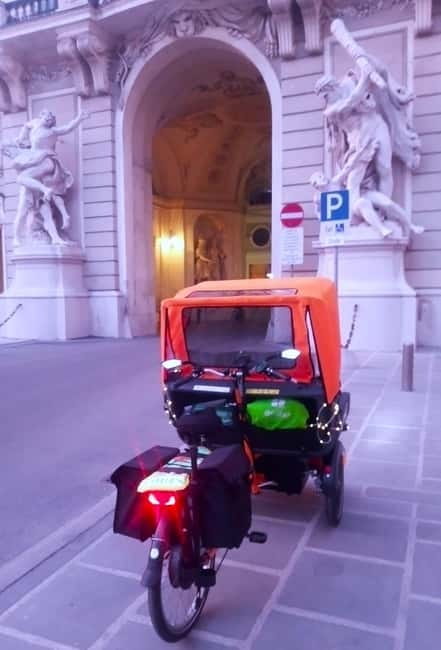 RAXI (Electric Rickshaw) Vienna Tours with two options - Comfort setup: heated blanket, picnic blanket, and an e-rickshaw that makes sense