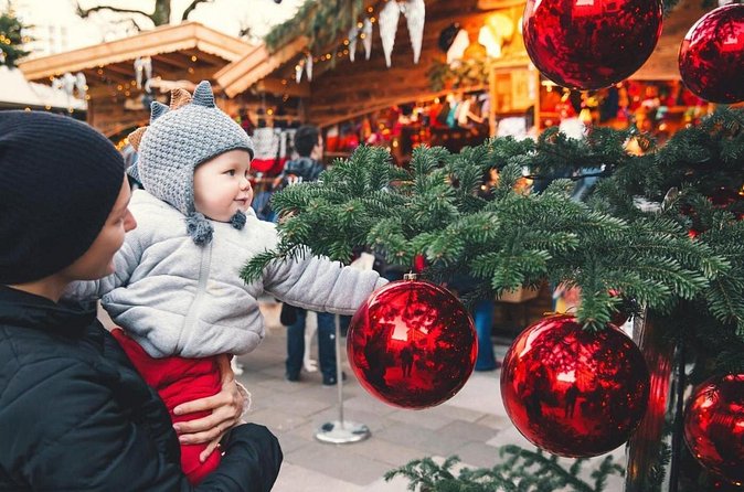 Salzburg Christmas Markets Day Trip from Vienna - Mondsee center: a scenic reset before Salzburg