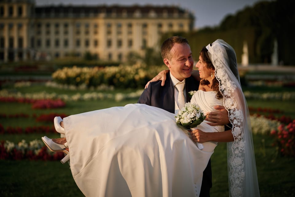 Schönbrunn Palace Private Photoshooting tour - Schönbrunn Palace Private Photoshooting: what this experience really is