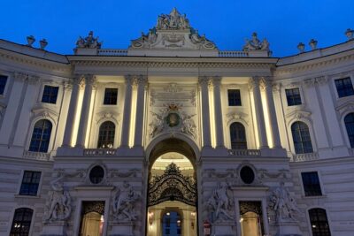 Spooky Vienna Ghost Tour in English - Stop 1: Wiener Staatsoper and Vienna’s Phantom-of-the-Opera connection