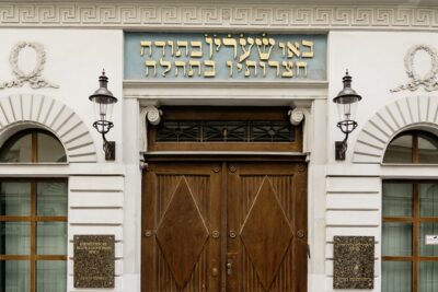Stadttempel Admission Ticket with a guided tour - Inside the synagogue: design details and why the interior feels so intentional