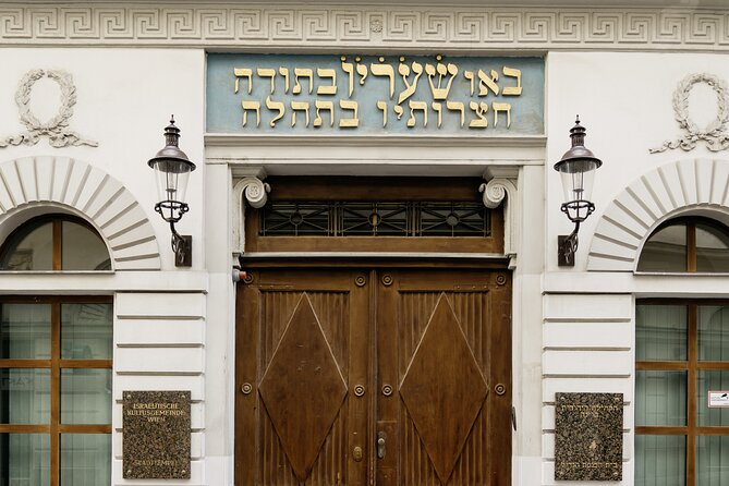 Stadttempel Admission Ticket with a guided tour - Inside the synagogue: design details and why the interior feels so intentional