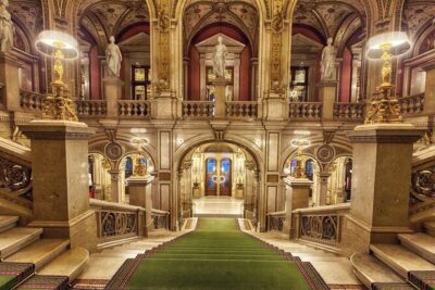 STATE OPERA - PRIVATE guided tour (tickets included) - Old and new Vienna in the same building