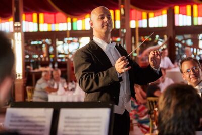 Strauss Dinner Show - The 7:00 pm Flow: How the 3 Hours Typically Runs