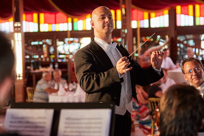 Strauss Dinner Show - The 7:00 pm Flow: How the 3 Hours Typically Runs