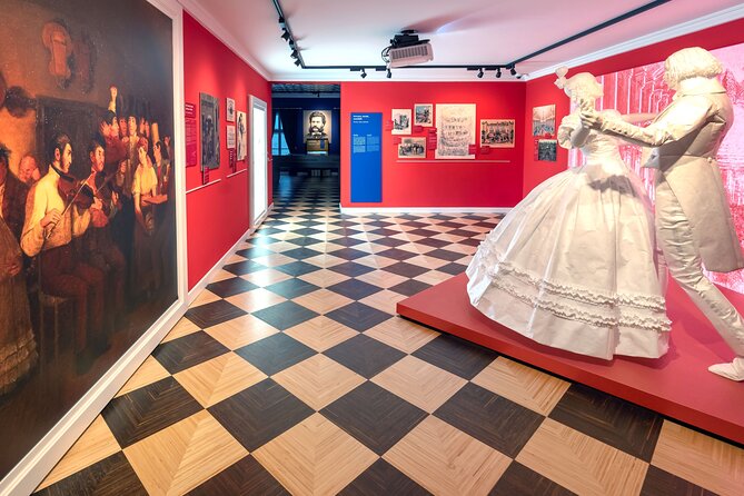 Strauss Exhibition incl. LED Concert Show / Coffee + Strauss Cake - Who should book this and who might not love it