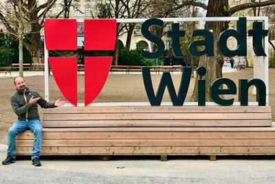 The best of Vienna on foot - Maria Theresia meeting point and finding your guide in seconds
