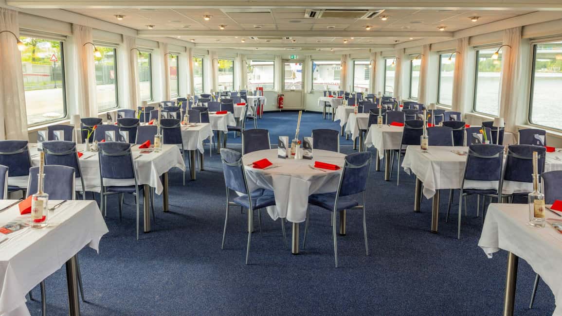Vienna: 2-hour Danube Panorama Tour (Cruise Only) - JP Donau Catering on board: schnitzel, strudel, and lunch options