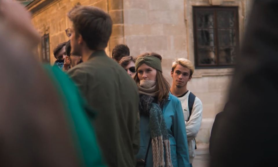 Vienna: 2-Hour Historical Crimes Guided Walking Tour - Finding the meeting point near Helmut Zilk Square