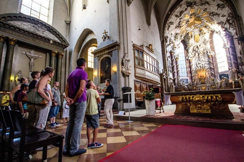 Vienna: 2 Hours Sightseeing Walking Tour - Small-Group Tour Pace and Why the Guides Matter