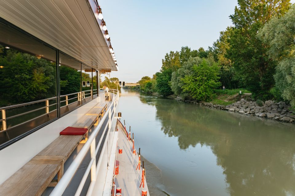 Vienna: 3-Course Evening Dinner Cruise - What you eat on board: the 3-course menu and your main-course choices