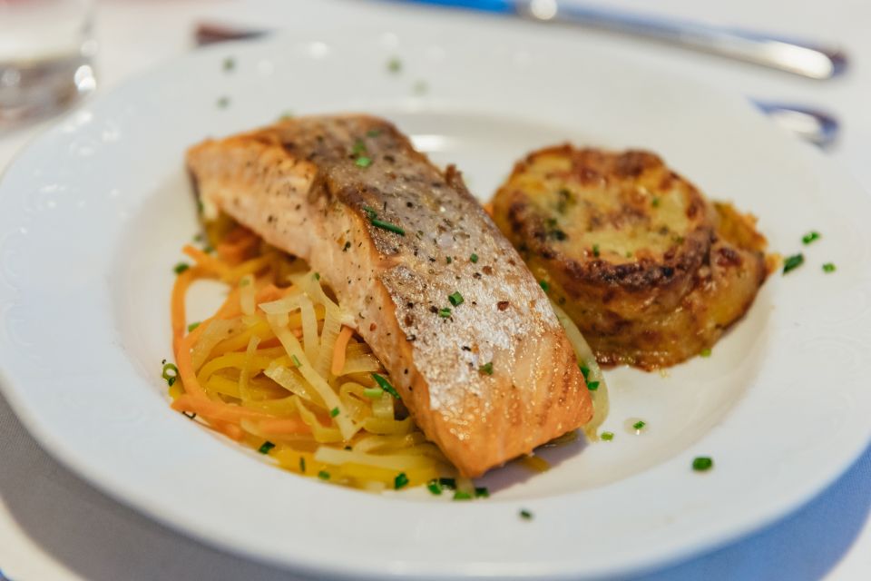 Vienna: 3-Course Evening Dinner Cruise - Who should book this dinner cruise—and who might prefer something else