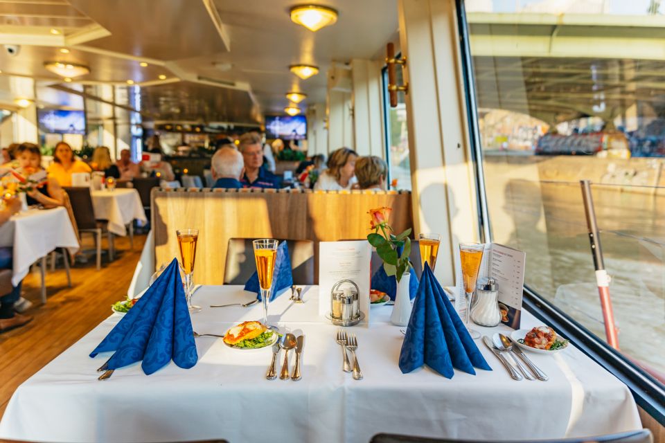 Vienna: 3-Course Evening Dinner Cruise - Onboard vibe on MS Blue Danube / MS Vindobona / MS Wien: where to sit and how to stay comfortable