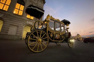 Vienna: 60 min. Imperial E-Carriage Sightseeing Tour with Drinks - Where the Ride Starts and How It Feels Once You’re Rolling