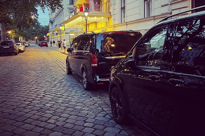 Vienna Airport Transfers From Vienna City With Private Driver - Arrival at Vienna International Airport: the drop-off that matters