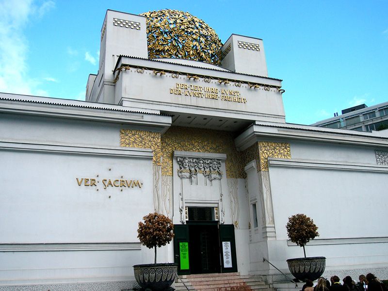 Vienna Art Nouveau Walking Tour - Kettenbrücke station and Otto Wagner’s apartment-house clues