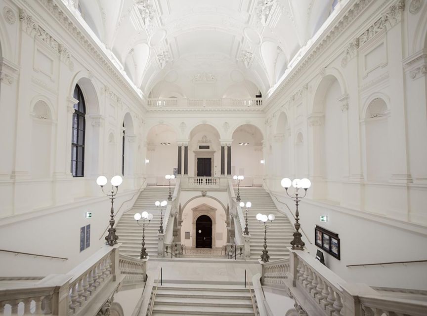 VIENNA AT NIGHT: Photo Tour of the Most Beautiful Buildings - How the Guide Works With Small Groups (You Get Help When You Need It)