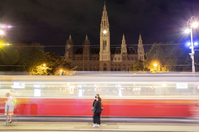 Vienna at night! Private photo tour of Vienna's most beautiful buildings - The real format: a private group, frequent stops, and a mobile ticket