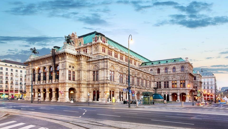Vienna Audioguide - TravelMate app for your smartphone - Hofburg and Maria-Theresien-Platz: imperial scenery with audio context