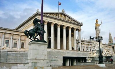 Vienna: Best of Vienna in 2 Hours with a Local - Starting at the Hofburg Palace: a smart first move