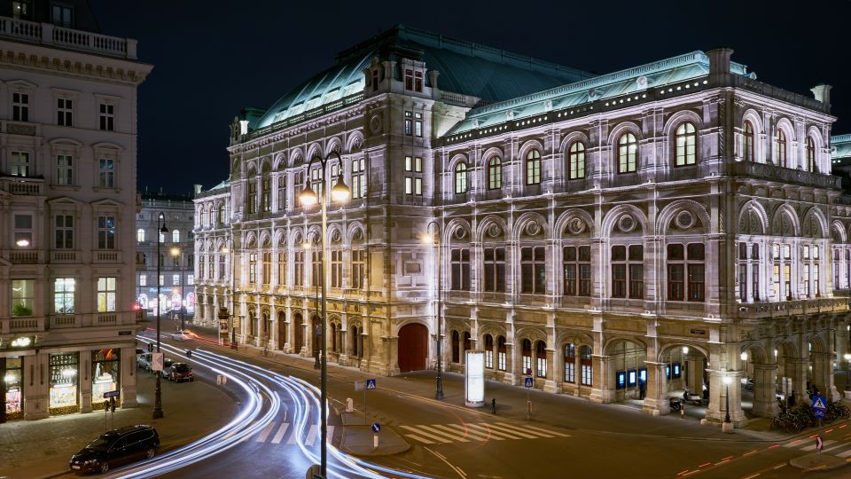 Vienna: Big Bus City Highlights Night Tour with Live Guide - What you actually see: the Opera, Ring Street, and Stadtpark passes